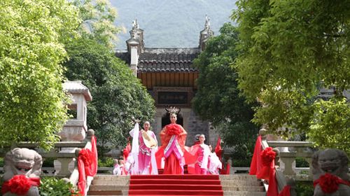 宜昌船进神农架大九湖三日游