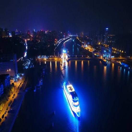 宜昌长江夜游-宜昌乘旅游船过葛洲坝船闸感受宜昌夜景